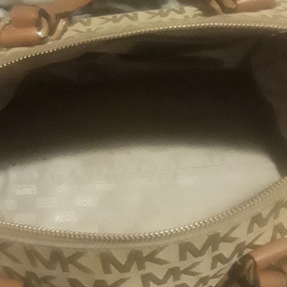 Michael Kors - Picture 2 of 4